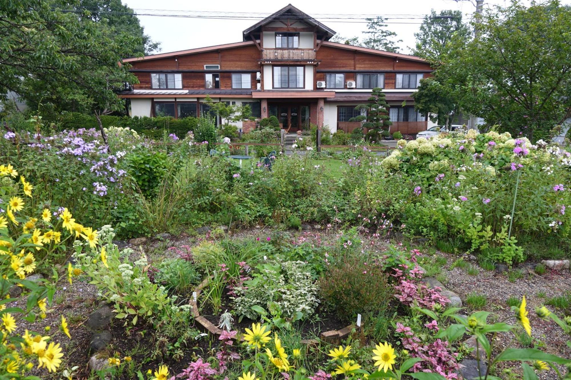 Country Inn Kashiwabara Хакуба Екстер'єр фото